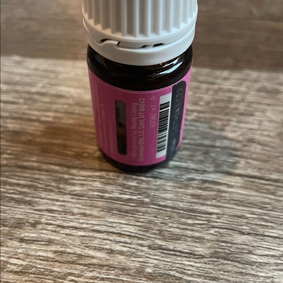 Young Living Geranium Bourbon Essential Oil - 5ml New and Sealed - Picture 2 of 2